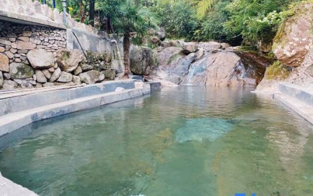 Shanfeng Zhuyun · Creekside Family Hiking Resort (Anji Longwang Mountain Rafting)