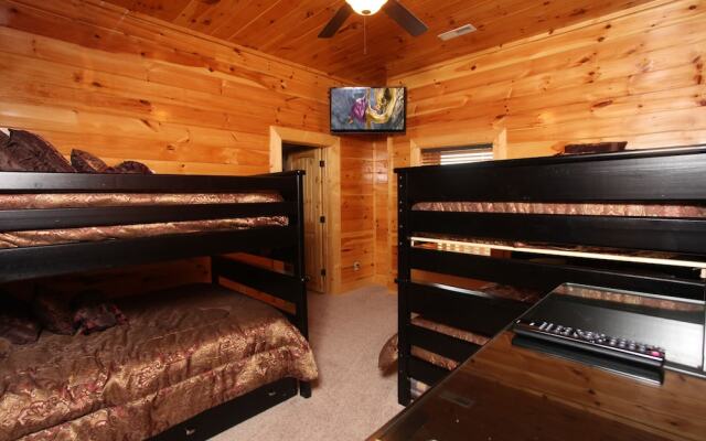 Serenity Mountain Pool Lodge - Nine Bedroom Cabin