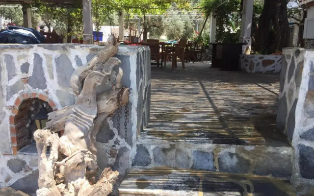 Yakamoz Pansiyon Mazı