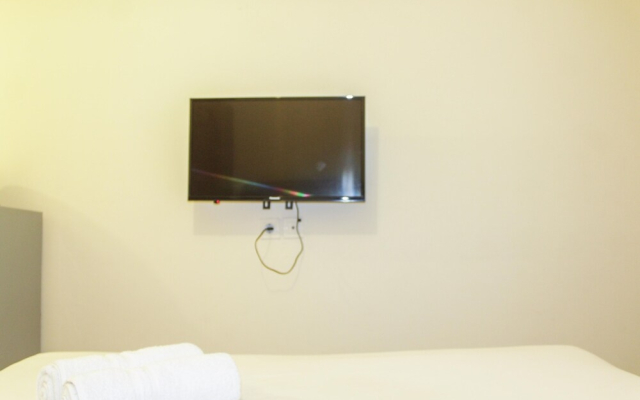 Homey and Simply Furnished Studio Apartment at 19 Avenue