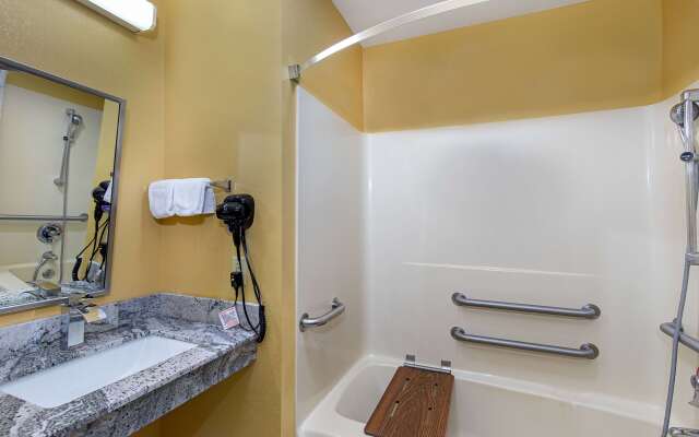 Super 8 by Wyndham Eddyville/Kuttawa