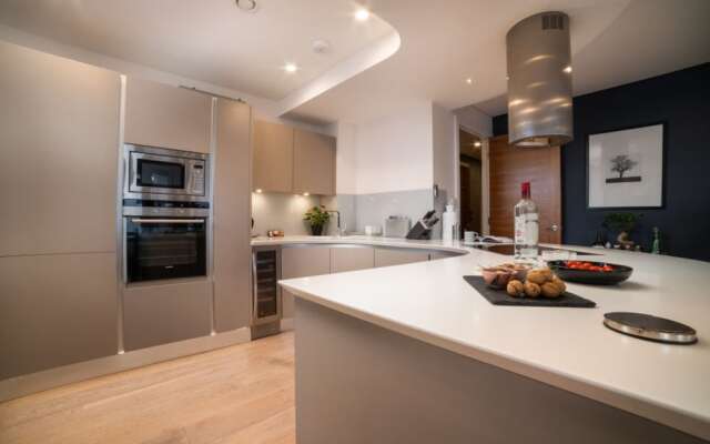 Stunning Modern Apartment Close to Hyde Park by Underthedoormat