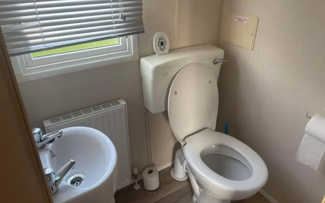 2022 Holiday Home 2 Bedroom With Decking