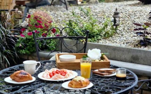 Amazing flat with garden, Vinohrady near center