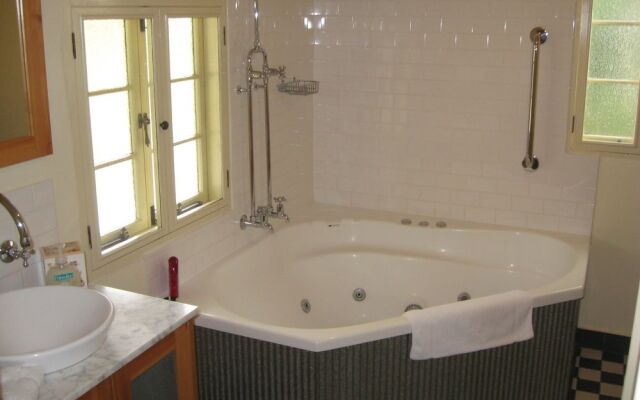 Goat Square Cottages