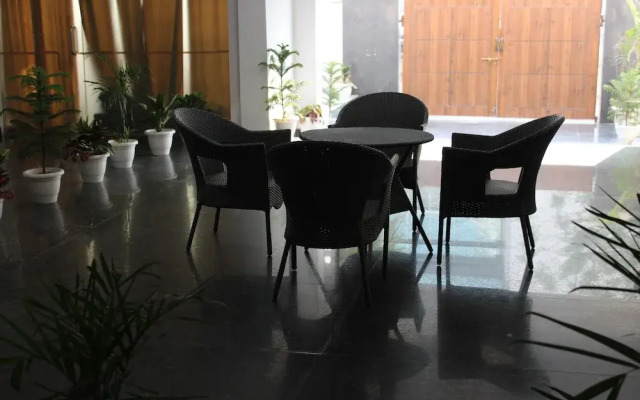 Aura Luxury Studio Near Artemis Hospital