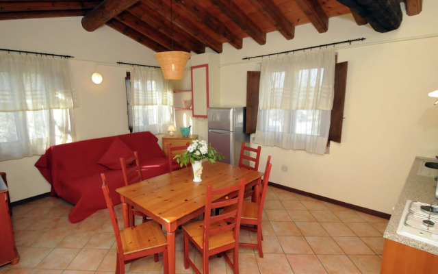 Spacious Apartment in Monticelli Brusati with Pool