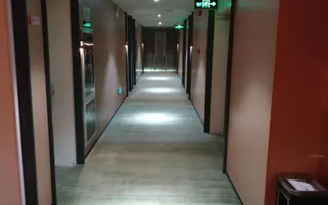 Luyating Hotel (Xiong'an New Area Rongcheng Aowei Road Branch)
