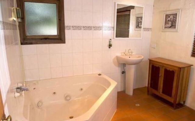 Mellers of Auburn Cafe and Accommodation