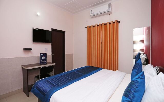 OYO 9530 Hotel Naval Residency