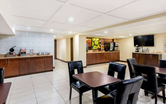 La Quinta Inn & Suites Oshawa