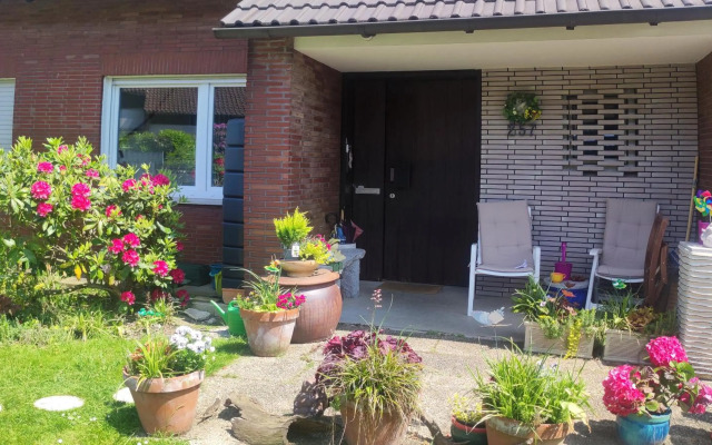 Uni, FH, Gesundheits Campus nähe, Zimmer mit Garten & Terrasse