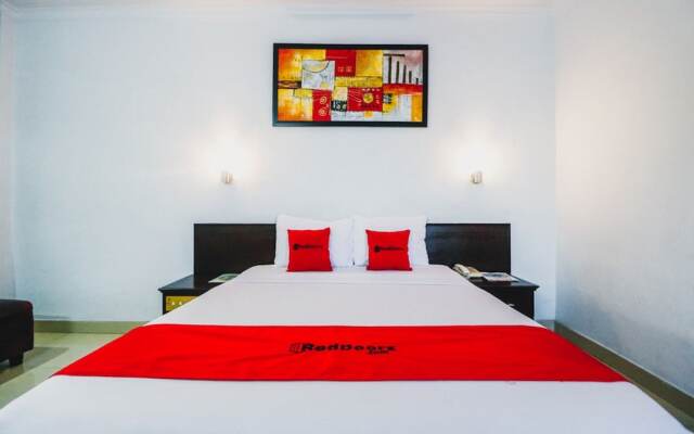 Reddoorz Plus near Mall Ratu Indah 2