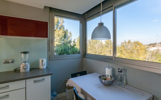 Delightful Villa in Canyelles wth Swimming Pool