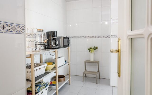 LCR4 - Large 3 bed apt close to beach, port