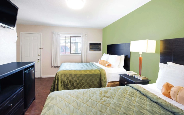 Executive Inn and Kitchenette Suites