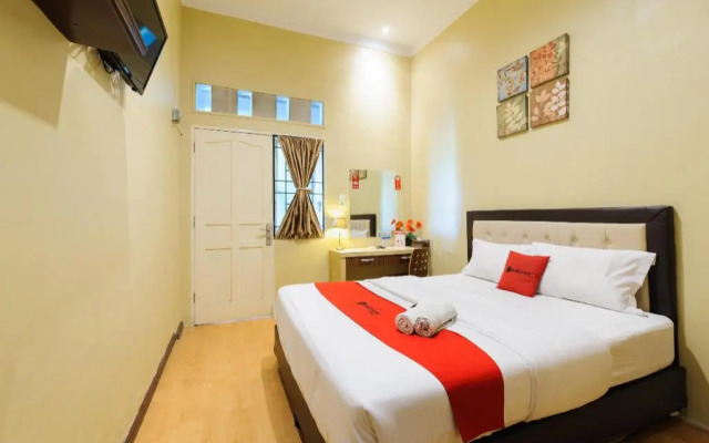 RedDoorz Plus near Universitas Sumatera Utara