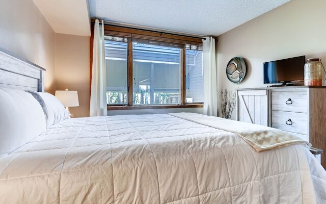Spacious And Modern 2br Premier- The Pines- Kids Ski Free 2 Bedroom Condo by RedAwning