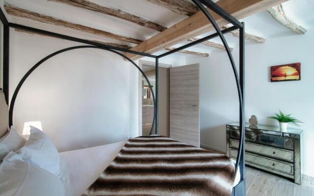 Acqua - by MyHomeinComo