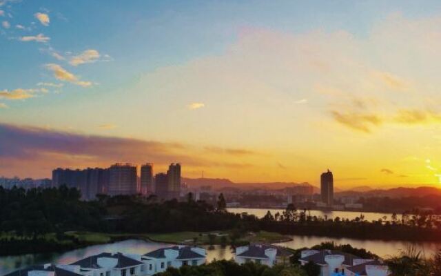 Huizhou Lakefront Golf club and Resort