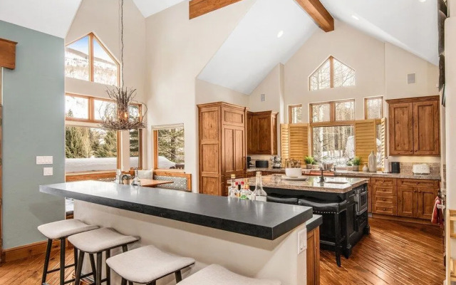 Lupine Residence 5 Bedroom Home by RedAwning