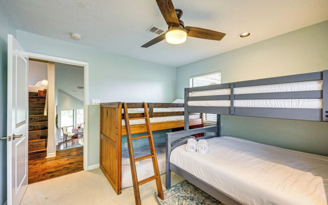 Waterfront Seguin Lake House Near Downtown