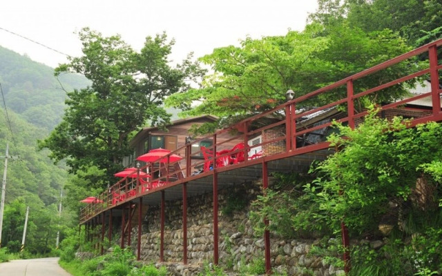 Yangyang Beopsusanjang Pension