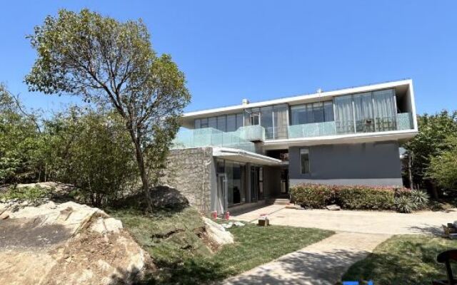 Mid-Levels · Courtyard Villa