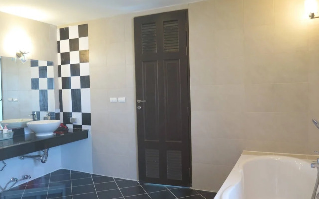 6-18 - Penthouse 3 Bedrooms Walking To Patong Beach
