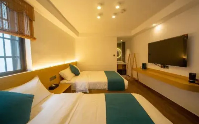 Qingjufengzhu Riverview Guesthouse