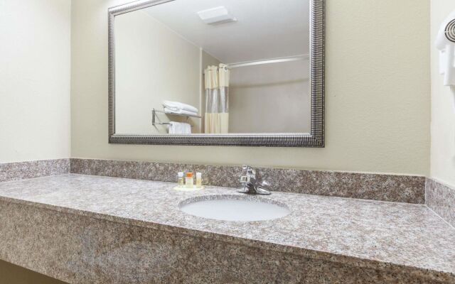 Days Inn by Wyndham LaPlace- New Orleans