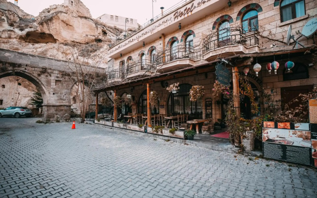 Jerveni Cave Hotel