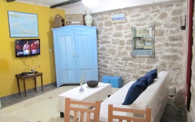 Apartment With one Bedroom in Betina, With Terrace and Wifi - 60 m Fro