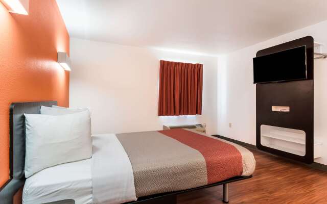 Motel 6 Wilkes Barre, PA - Arena