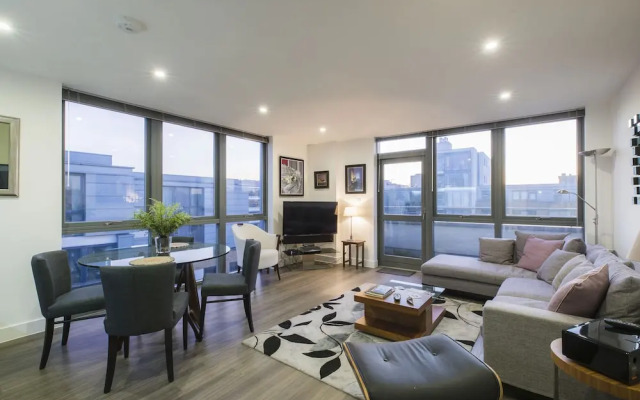 JOIVY Trendy Islington Flat for 2 with Patio