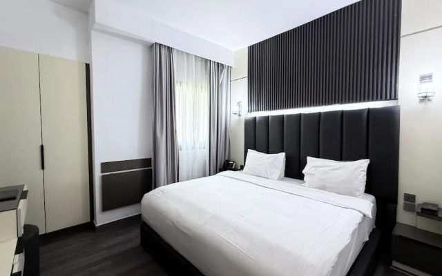 Royal Tulip Dancenter Suites Sharjah