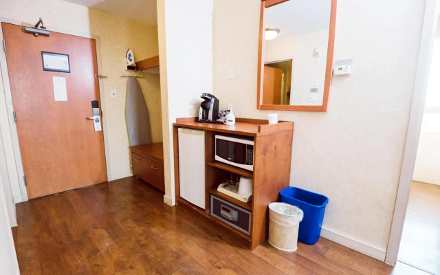 Rosslyn Inn and Suites