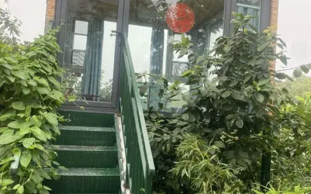 Zhuquanshan Gangzishu Restaurant B&B