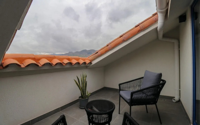 w Stunpedous 2BR w Perfect Balcony in Cusco