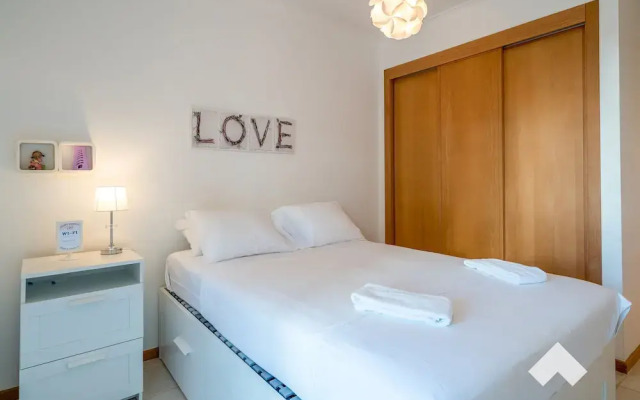 Palm02 · Palm Village Apartment 2 3BD · A/C · Terrace