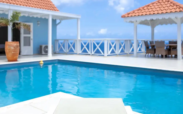 Ocean Whisper Villa in Sint Willibrordus