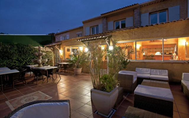 Отель Les Calanques