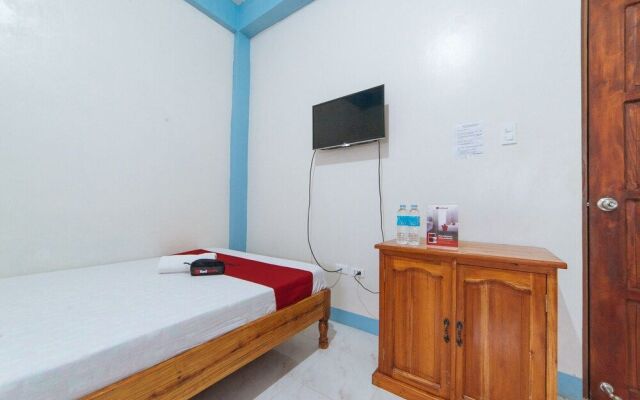 RedDoorz Near Lucap Wharf Alaminos