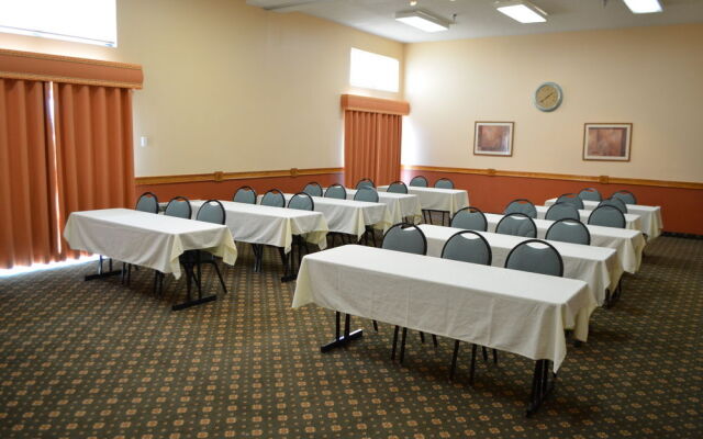 Days Inn & Suites Madison