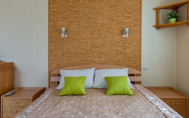 Renthouse Apartment 5 Liniya