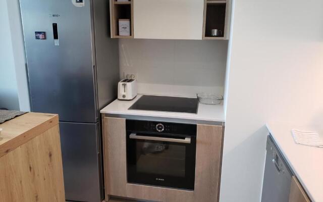 B-G Waterfront Apartment