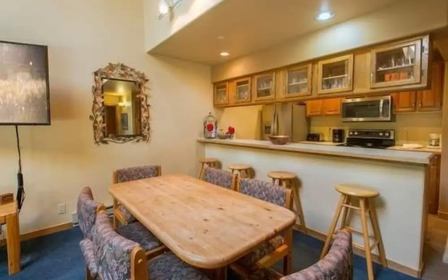 Townsend Place Condo 3 minutes walk to Beaver Creek VIllage by RedAwning