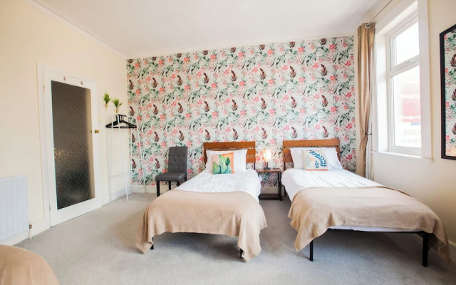 Comfy Kingston Central Garden House & Free Parking
