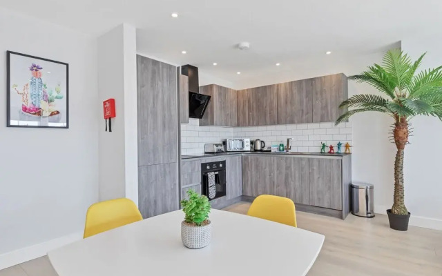 Right On : Bright On Apartment 1D | By My Getaways
