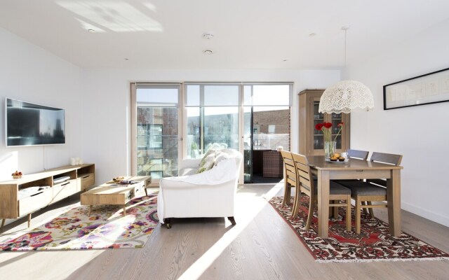 Stunning 1BR with Balcony in Zone 1!
